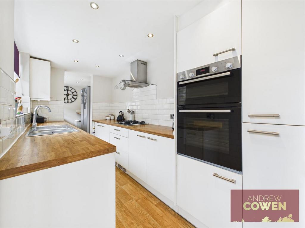 CAM05382 G0-PR0053-STILL019.jpg