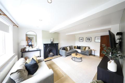 3 bedroom cottage for sale, Main Road, Camerton, Hull