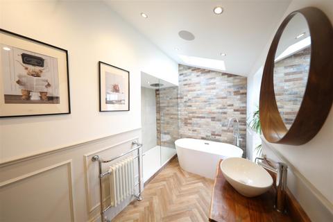 3 bedroom cottage for sale, Main Road, Camerton, Hull