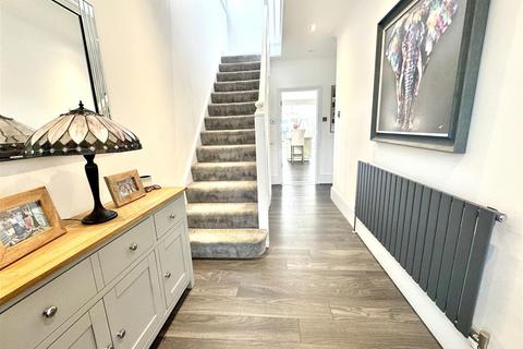 4 bedroom detached house for sale, Upton Road, Bexleyheath DA6