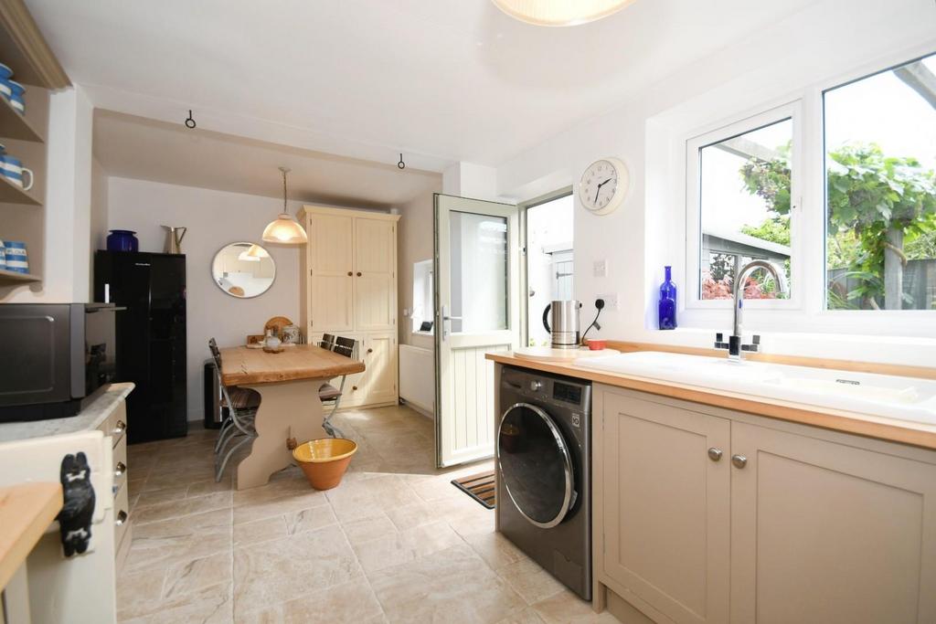KITCHEN 03.jpg