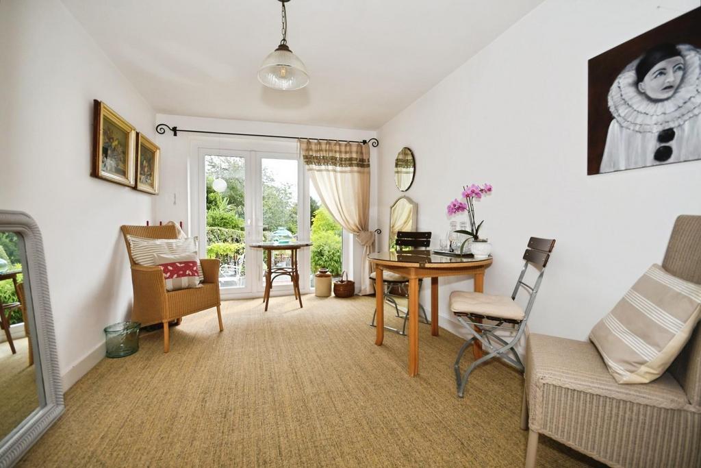 DINING ROOM.jpg