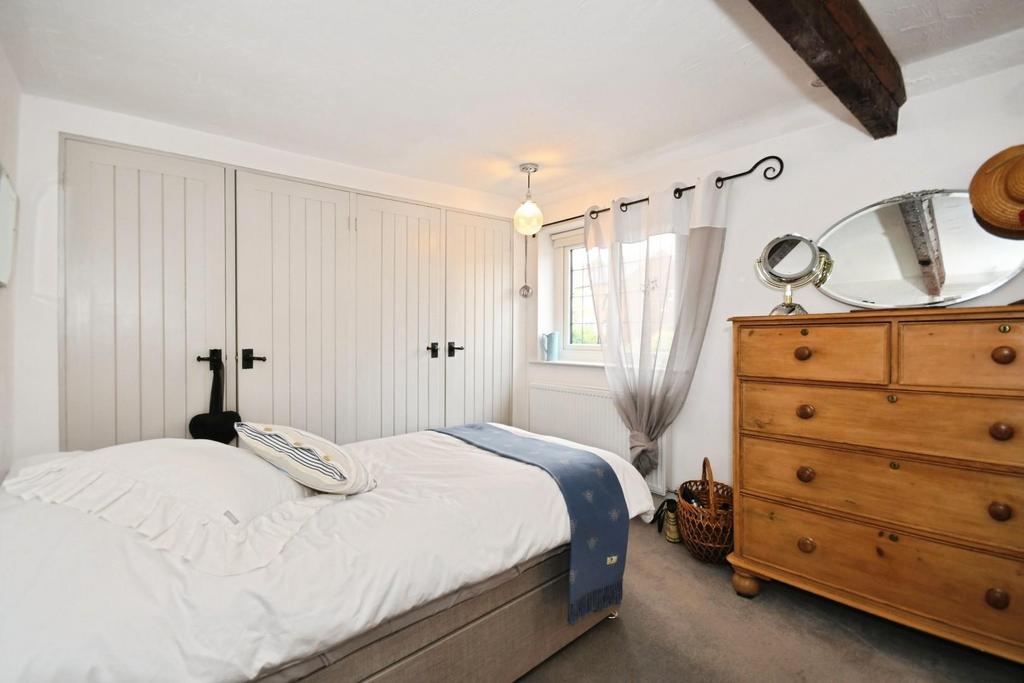 BEDROOM 1.jpg