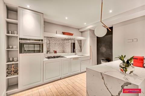 3 bedroom flat to rent, Strathmore Gardens, London, W8