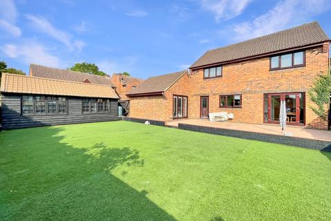 undefined, Lippitts Hill, Luton, Bedfordshire, LU2 7YN