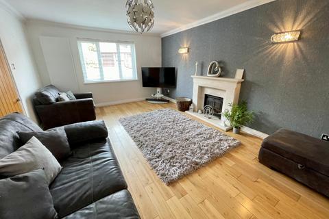 undefined, Lippitts Hill, Luton, Bedfordshire, LU2 7YN