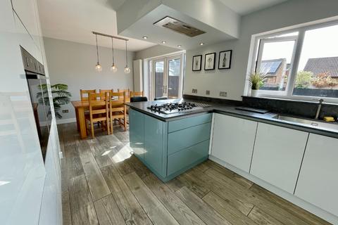 16 Lippitts Hill, Luton, LU2 7YN