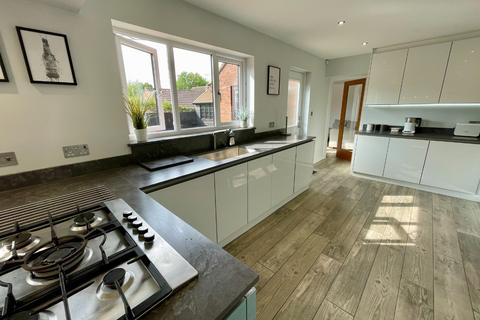 16 Lippitts Hill, Luton, LU2 7YN