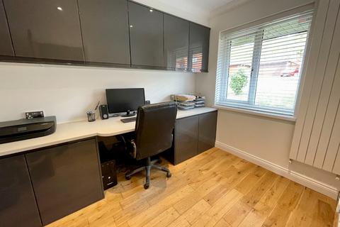 16 Lippitts Hill, Luton, LU2 7YN