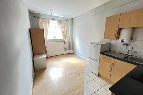 Studio to rent, Cobden Avenue, Southampton, SO18