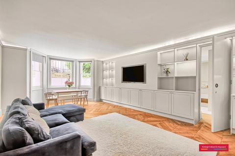 Strathmore Gardens, London, W8