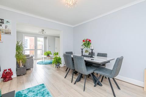 3 bedroom end of terrace house for sale, Abbey Road, Kent DA12