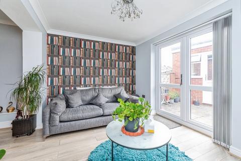 3 bedroom end of terrace house for sale, Abbey Road, Kent DA12