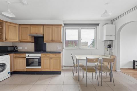 4 bedroom flat to rent, Exmoor House, Gernon Road, London