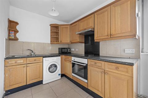 4 bedroom flat to rent, Exmoor House, Gernon Road, London