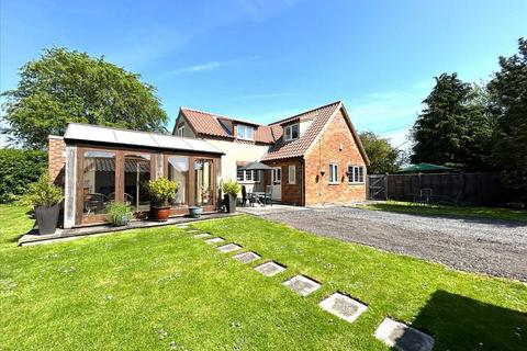 4 bedroom detached house for sale, Vale View, Thornton Road, South Kelsey