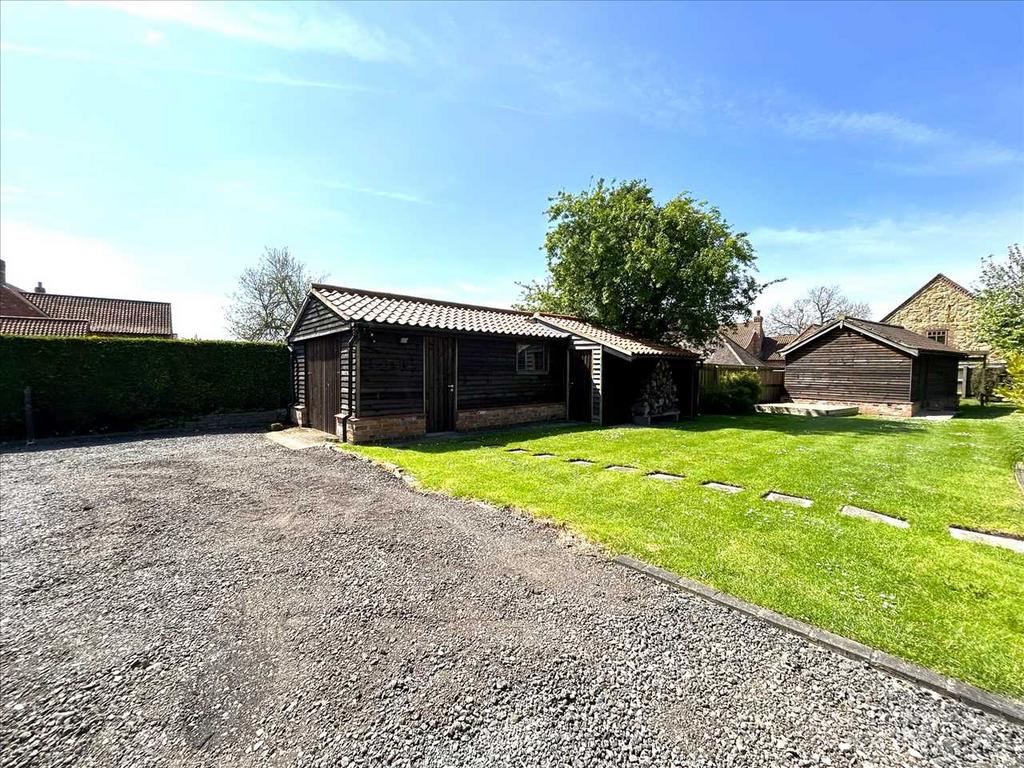 Detached garage