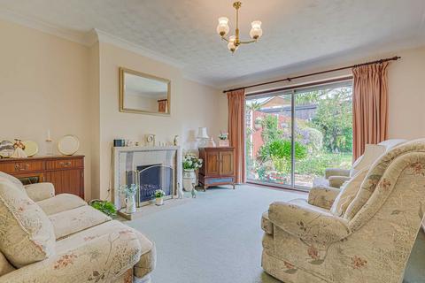 2 bedroom semi-detached bungalow for sale, Eastwood Park Drive, Leigh-on-sea, SS9