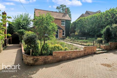 4 bedroom detached house for sale, Golf Lane, Bordon