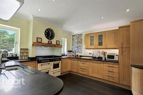 4 bedroom detached house for sale, Golf Lane, Bordon