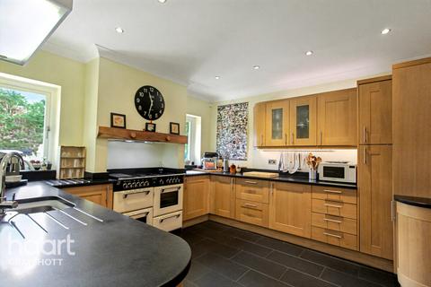 4 bedroom detached house for sale, Golf Lane, Bordon