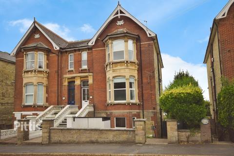 2 bedroom apartment to rent, Alpine Road Ventnor PO38