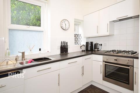 2 bedroom apartment to rent, Alpine Road Ventnor PO38