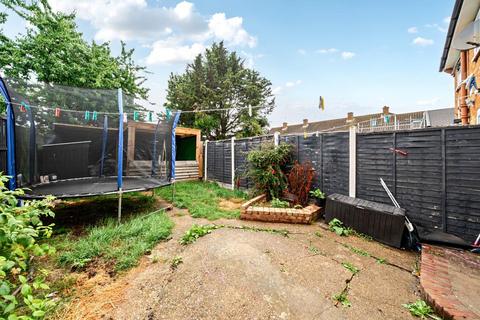 31 Romsey Close, Slough, SL3 8PE