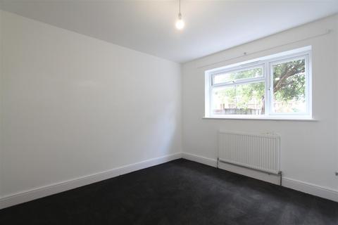31 Model Farm Close, London, SE9 4DR