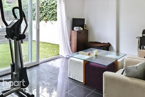 undefined, Bond Road, MITCHAM