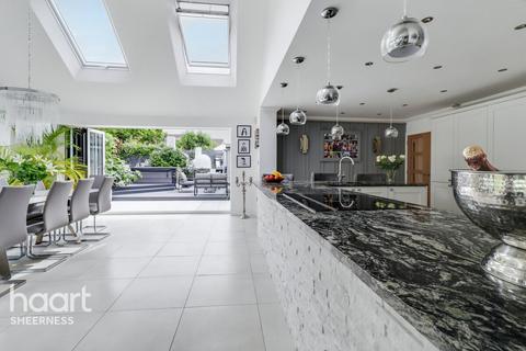 4 bedroom bungalow for sale, The Glen, Minster on sea