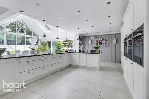 4 bedroom bungalow for sale, The Glen, Minster on sea