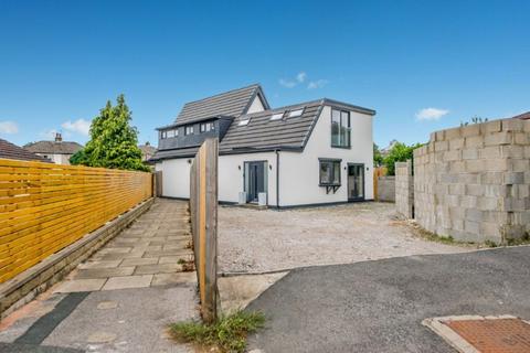 4 bedroom detached house for sale, Pullan Drive, Eccleshill, Bradford, BD2