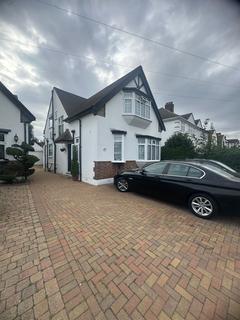 4 bedroom terraced house to rent, Dee Way,  Romford, RM1