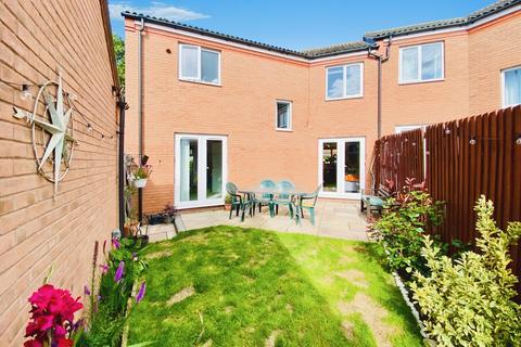 3 bedroom semi-detached house for sale, Barr Road, Syston, LE7