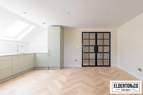 10 Ribblesdale Road, London, N8 7EP