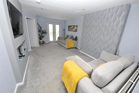 16 The Gateways, Wyke, Bradford, BD12 8DG