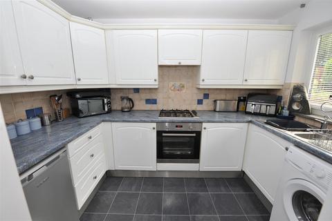 16 The Gateways, Wyke, Bradford, BD12 8DG