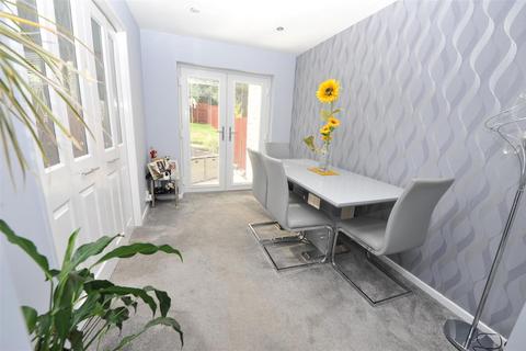 16 The Gateways, Wyke, Bradford, BD12 8DG