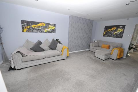 16 The Gateways, Wyke, Bradford, BD12 8DG