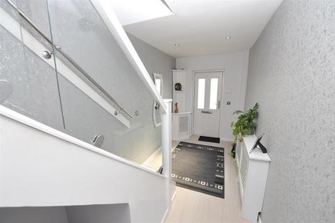 16 The Gateways, Wyke, Bradford, BD12 8DG