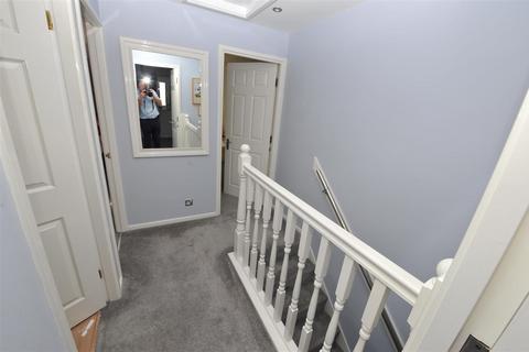 16 The Gateways, Wyke, Bradford, BD12 8DG