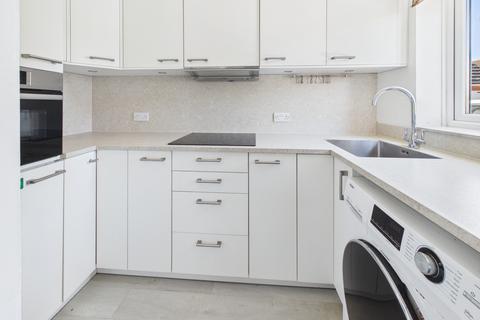 2 bedroom flat for sale, Sarisbury Gate, Dove Gardens, Park Gate