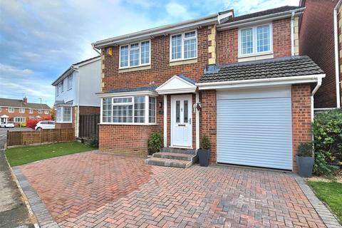 4 bedroom detached house for sale, Fosse Close, Abbeymead, Gloucester