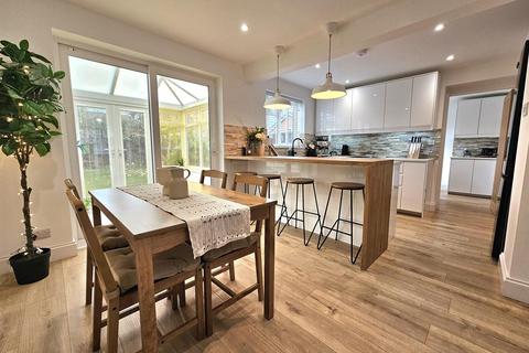 4 bedroom detached house for sale, Fosse Close, Abbeymead, Gloucester