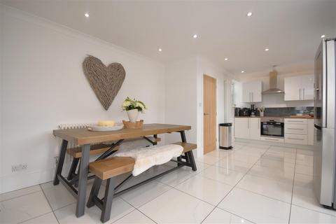 27 Fishers Lane, Wirral, CH61 9NT