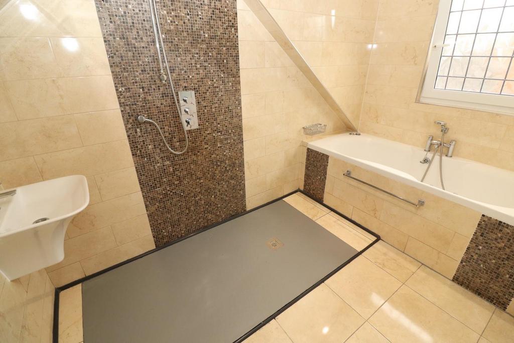 En-suite Shower Room / WC