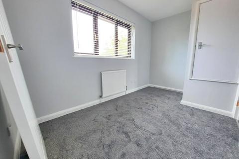 2 bedroom terraced house to rent, Kilross Road, Bedfont, TW14