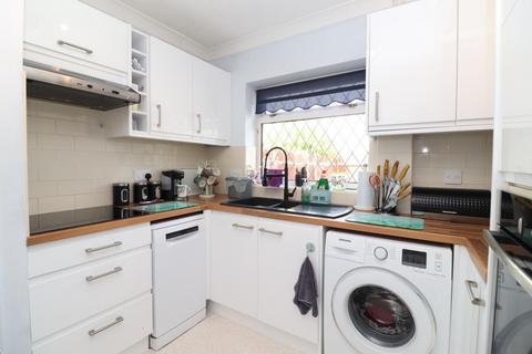 2 bedroom semi-detached bungalow for sale, Mannings Rise, Rushden NN10