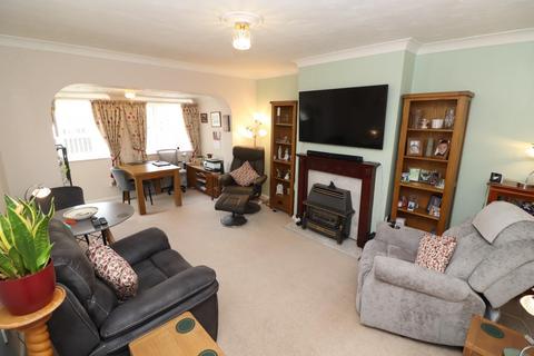 2 bedroom semi-detached bungalow for sale, Mannings Rise, Rushden NN10
